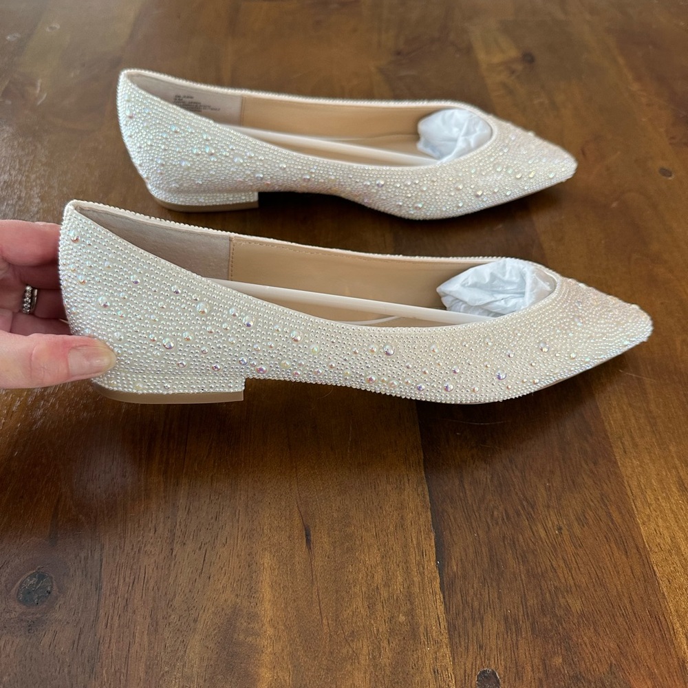 *NWT*Brand New in Box* Betsey Johnson Jude Embellished Ivory Ballet Flats Size 9